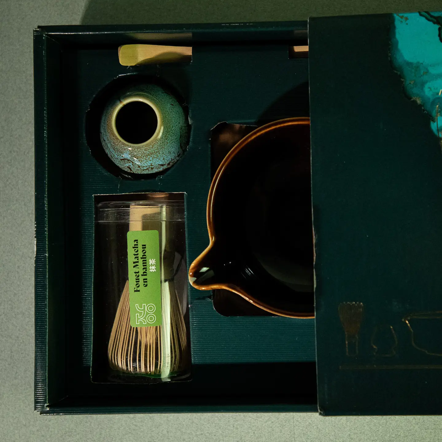 Smaragdový Matcha set so stojanom – Obrázok 3